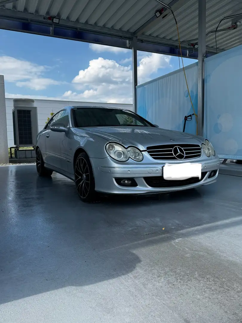 Mercedes-Benz CLK Gümüş rengi - 1
