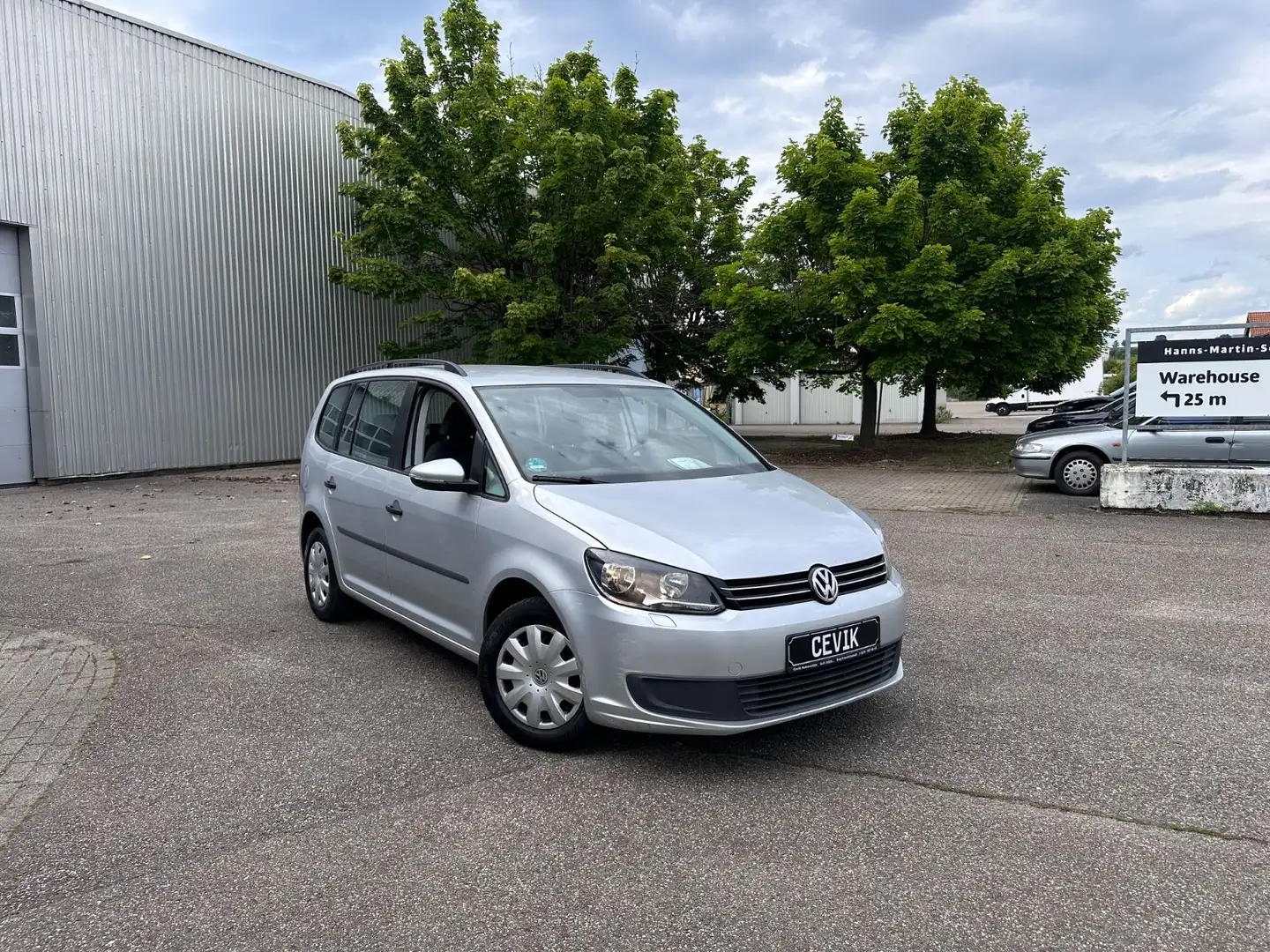 Volkswagen Touran TSI / 7-Sitzer / AHK / SHZ / Klimaauto. Silber - 1