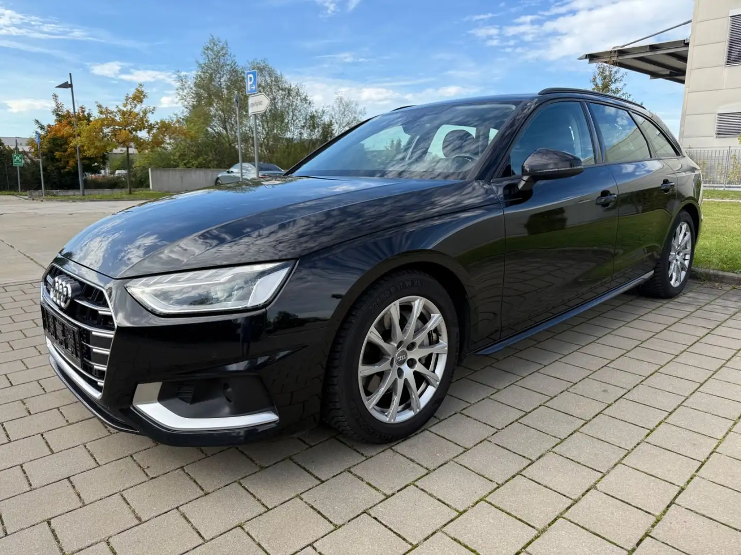 Audi A4 Avant 40 TDI quattro advanced AHK EURO 6 Schwarz - 1