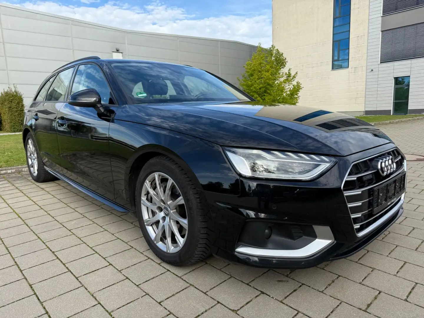 Audi A4 Avant 40 TDI quattro advanced AHK EURO 6 Schwarz - 2