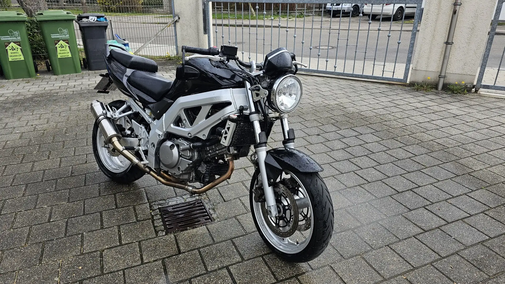 Suzuki SV 650 Schwarz - 1
