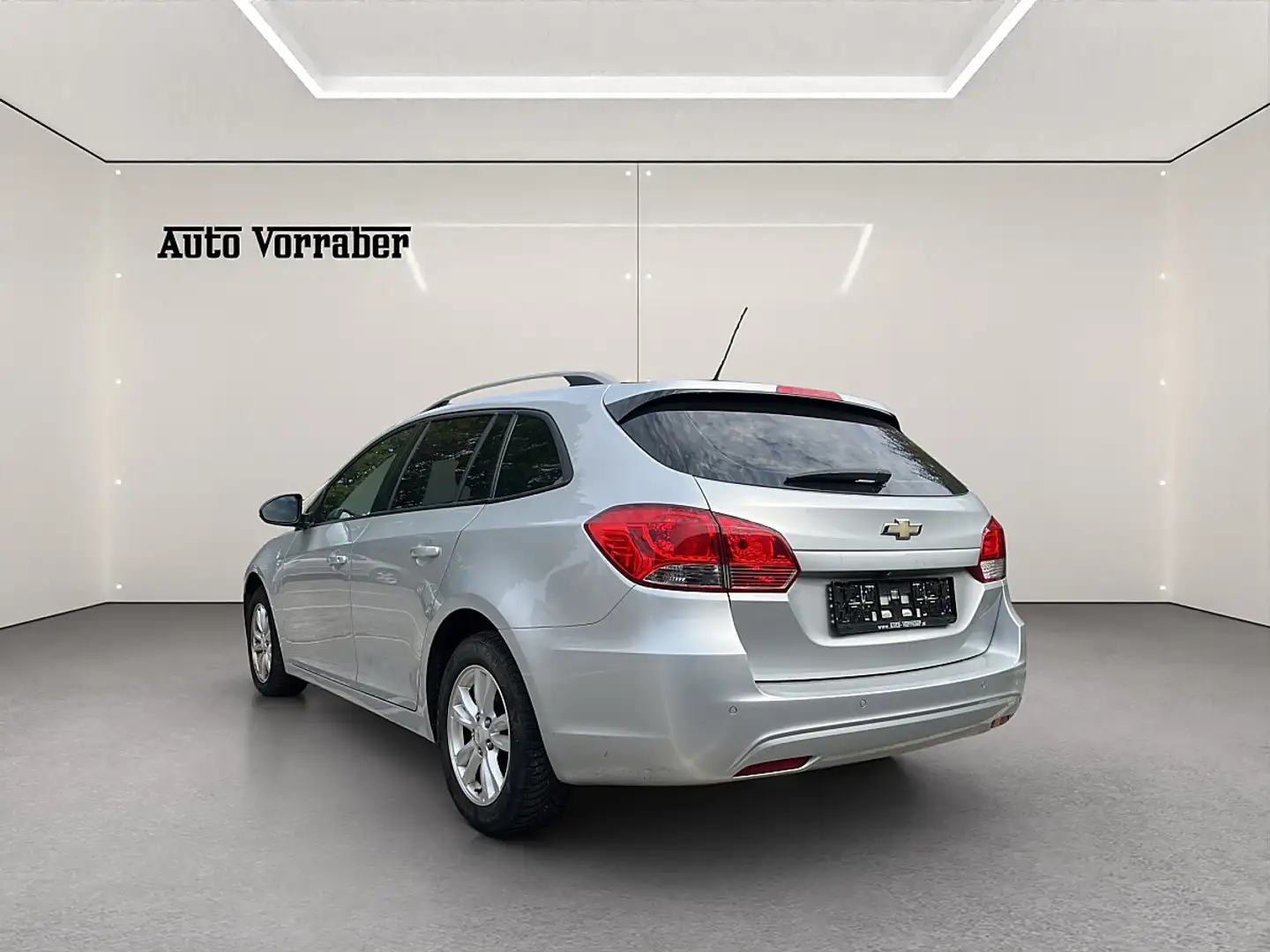 Chevrolet Cruze SW LT 1,7 D 130 PS Silber - 2