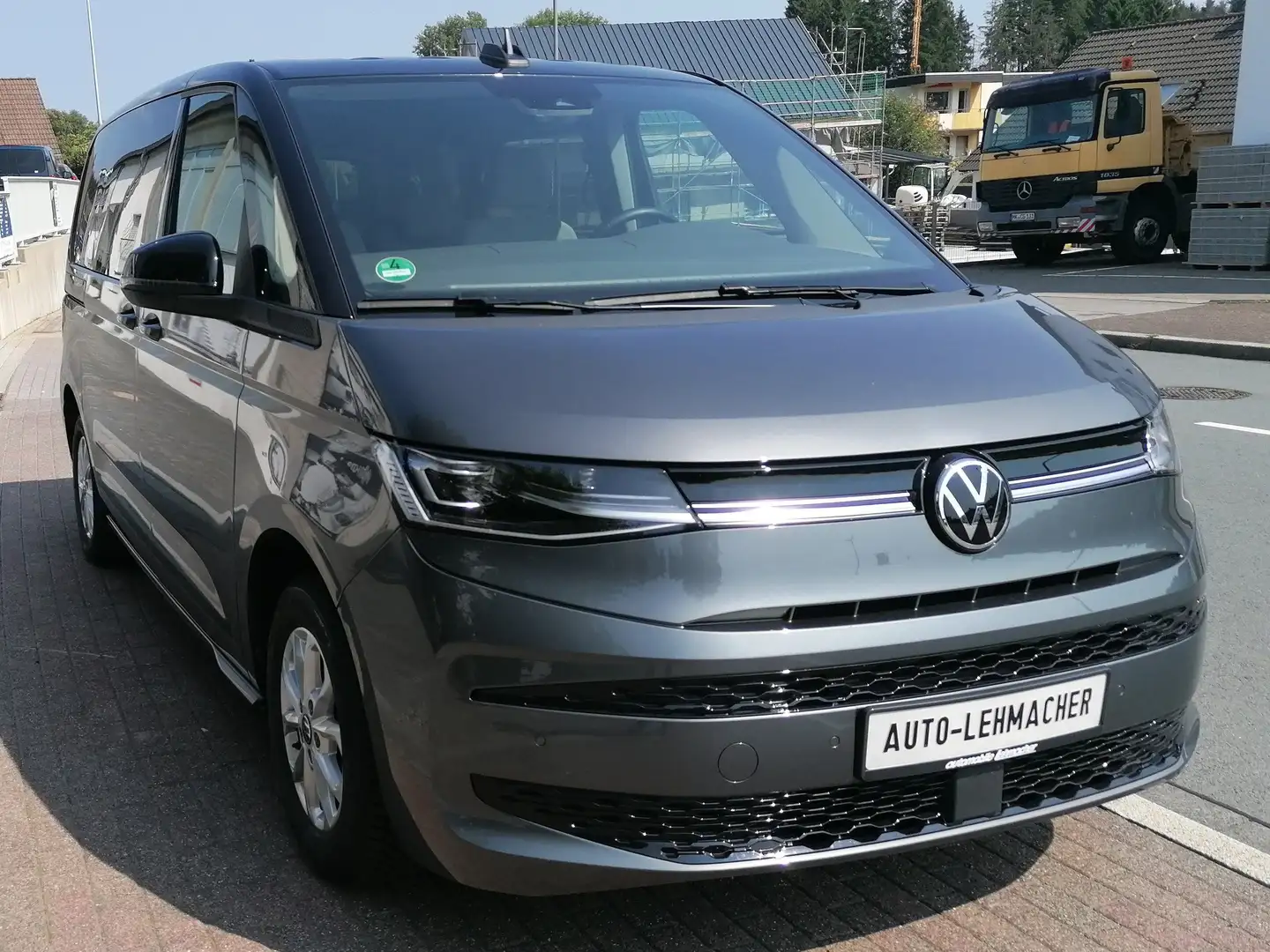 Volkswagen T7 Multivan Life Edition Grau - 2