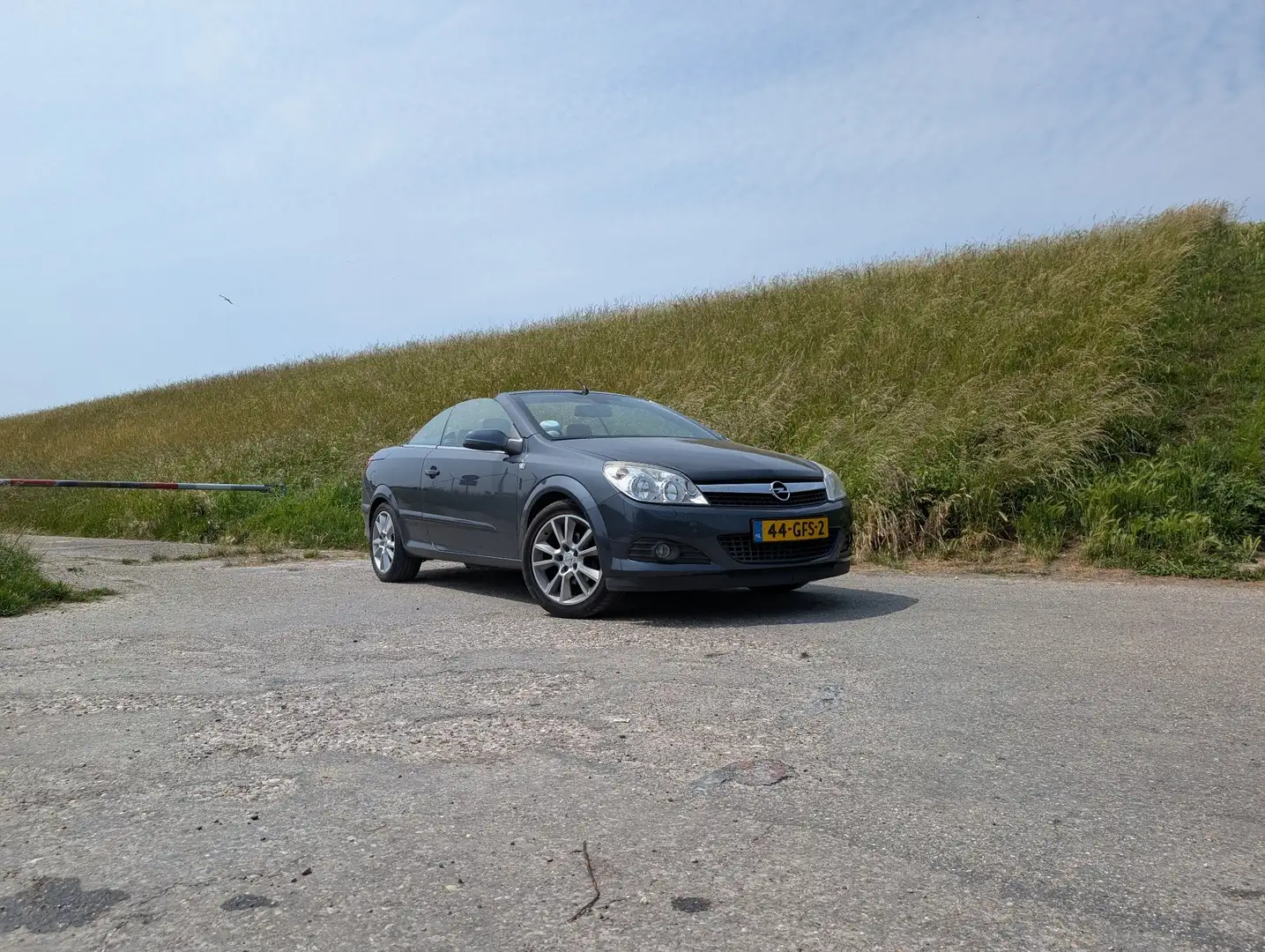 Opel Astra Twin Top 1.8 Grijs - 1