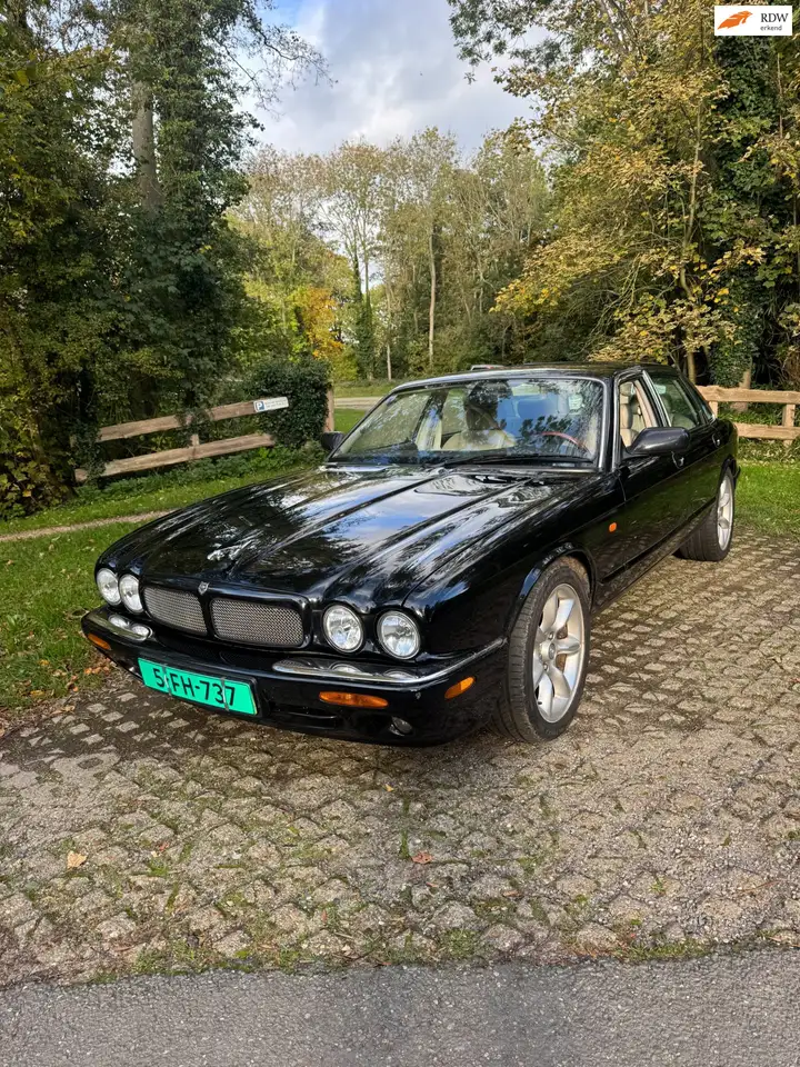 Jaguar XJR