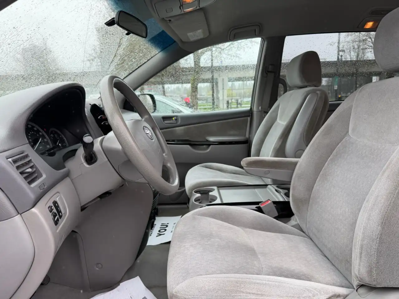 Toyota Sienna снимка Toyota Sienna