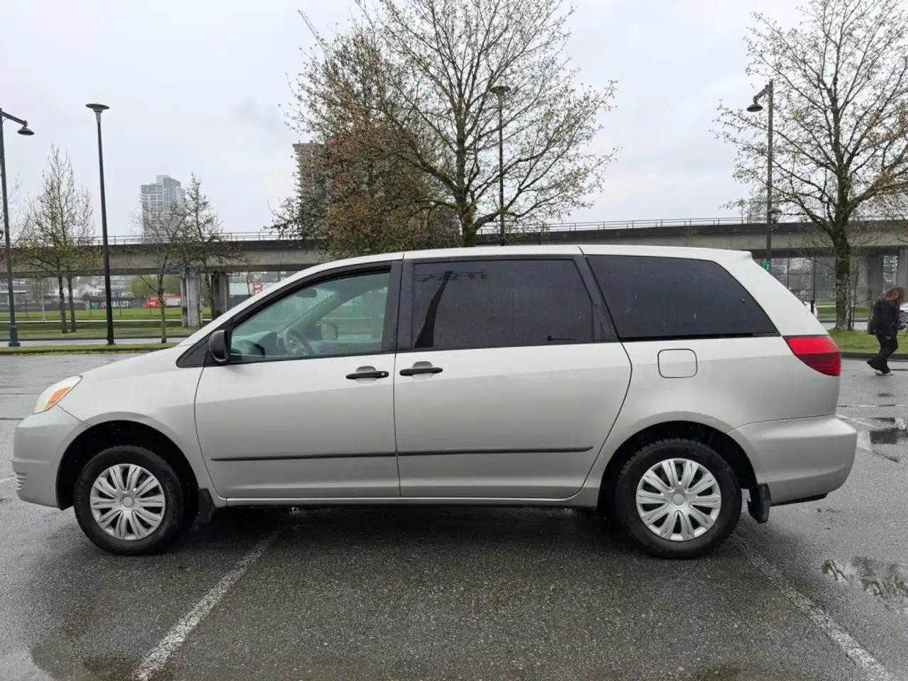 Toyota Sienna снимка Toyota Sienna