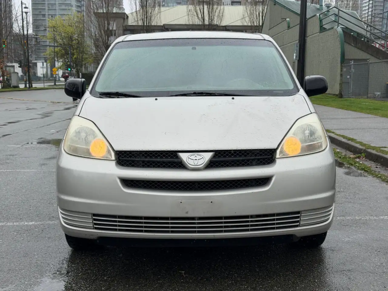 Toyota Sienna снимка Toyota Sienna