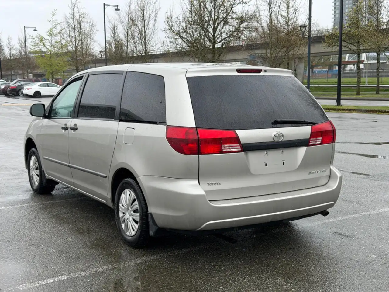 Toyota Sienna снимка Toyota Sienna