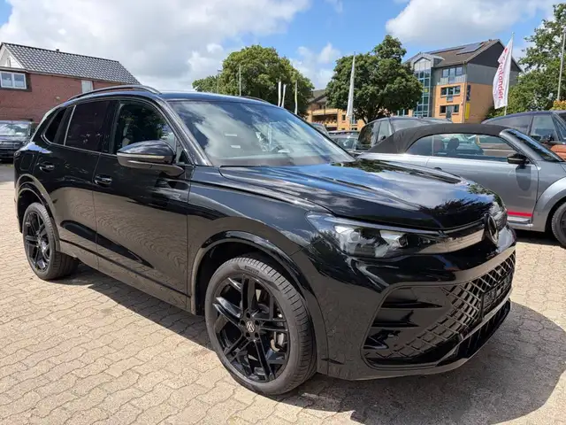 Volkswagen Tiguan view 3