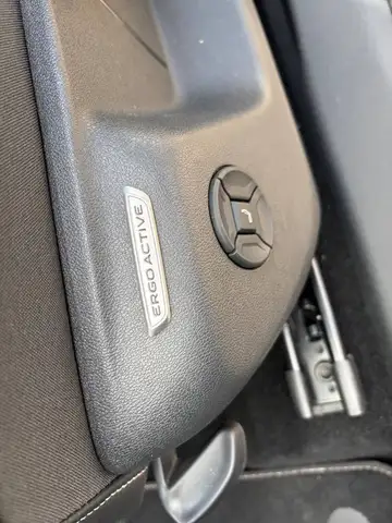 Volkswagen Tiguan view 12
