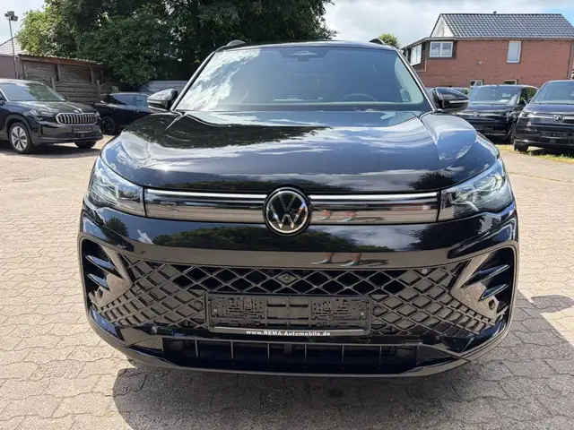 Volkswagen Tiguan view 2