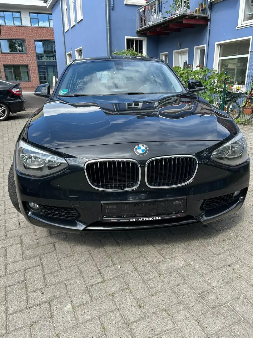 BMW 114 1er (5-Türer) 114i Schwarz - 1