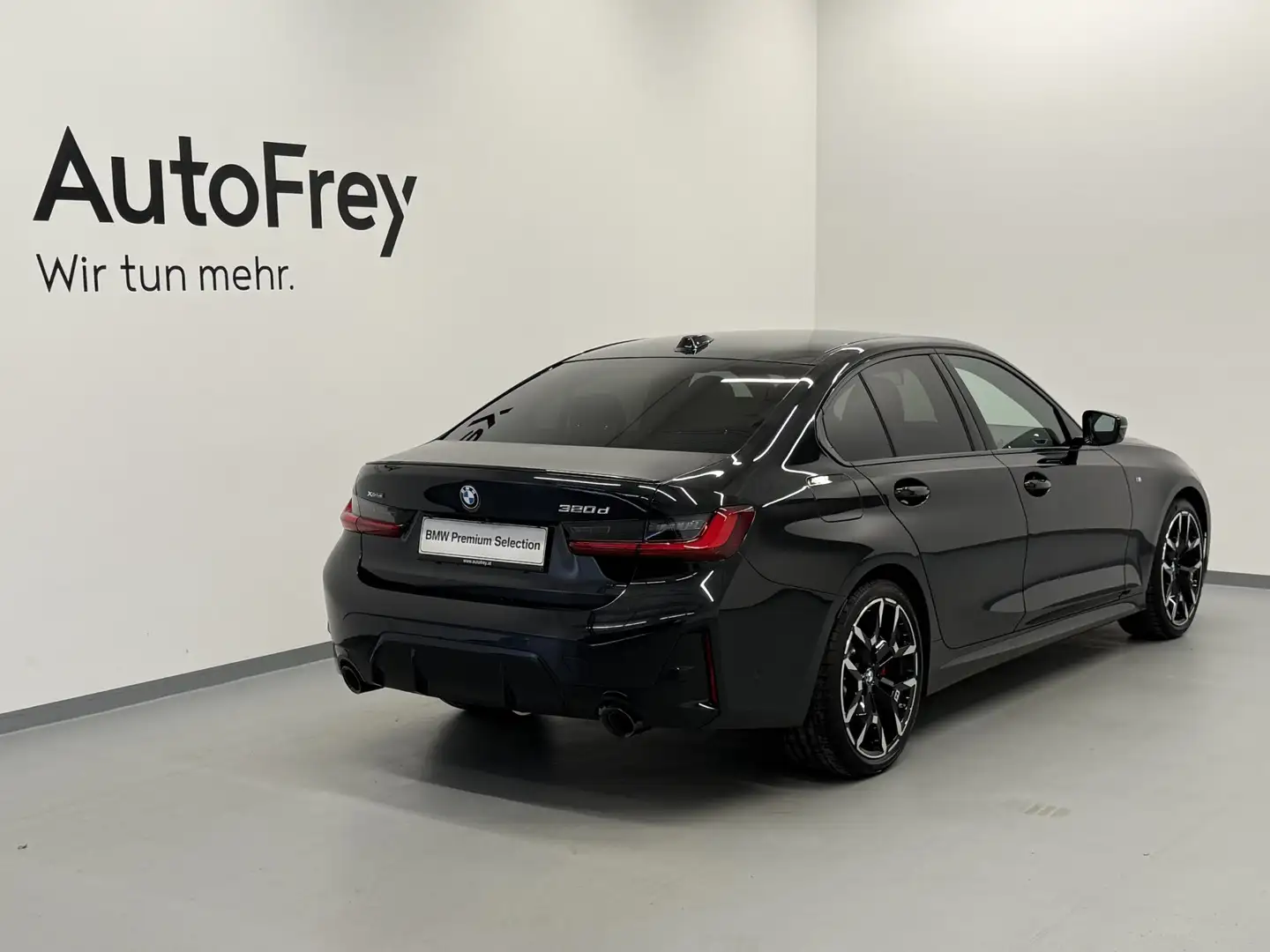 BMW 320 d xDrive Schwarz - 2