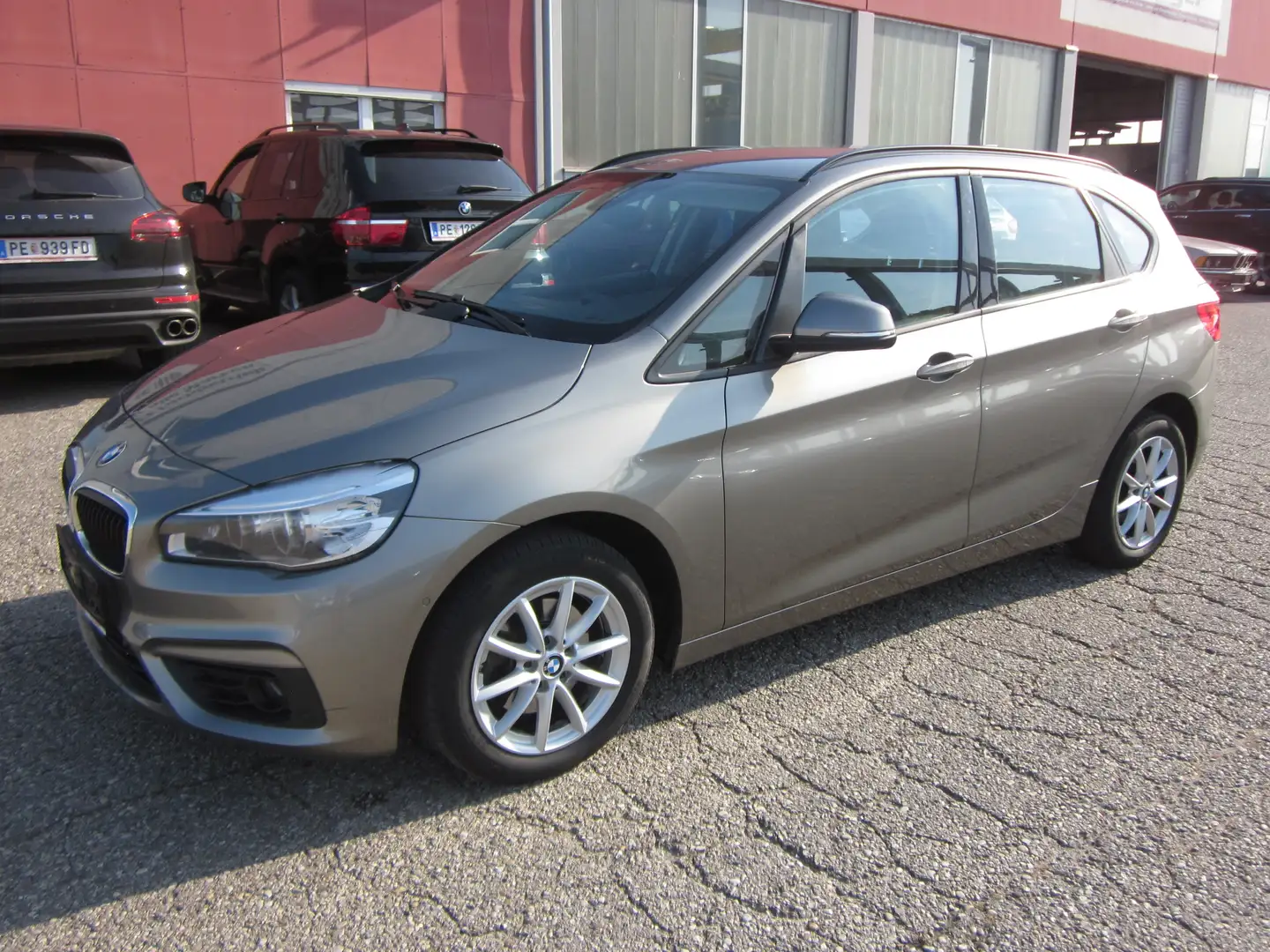 BMW 216 216d Active Tourer Advantage Grau - 1