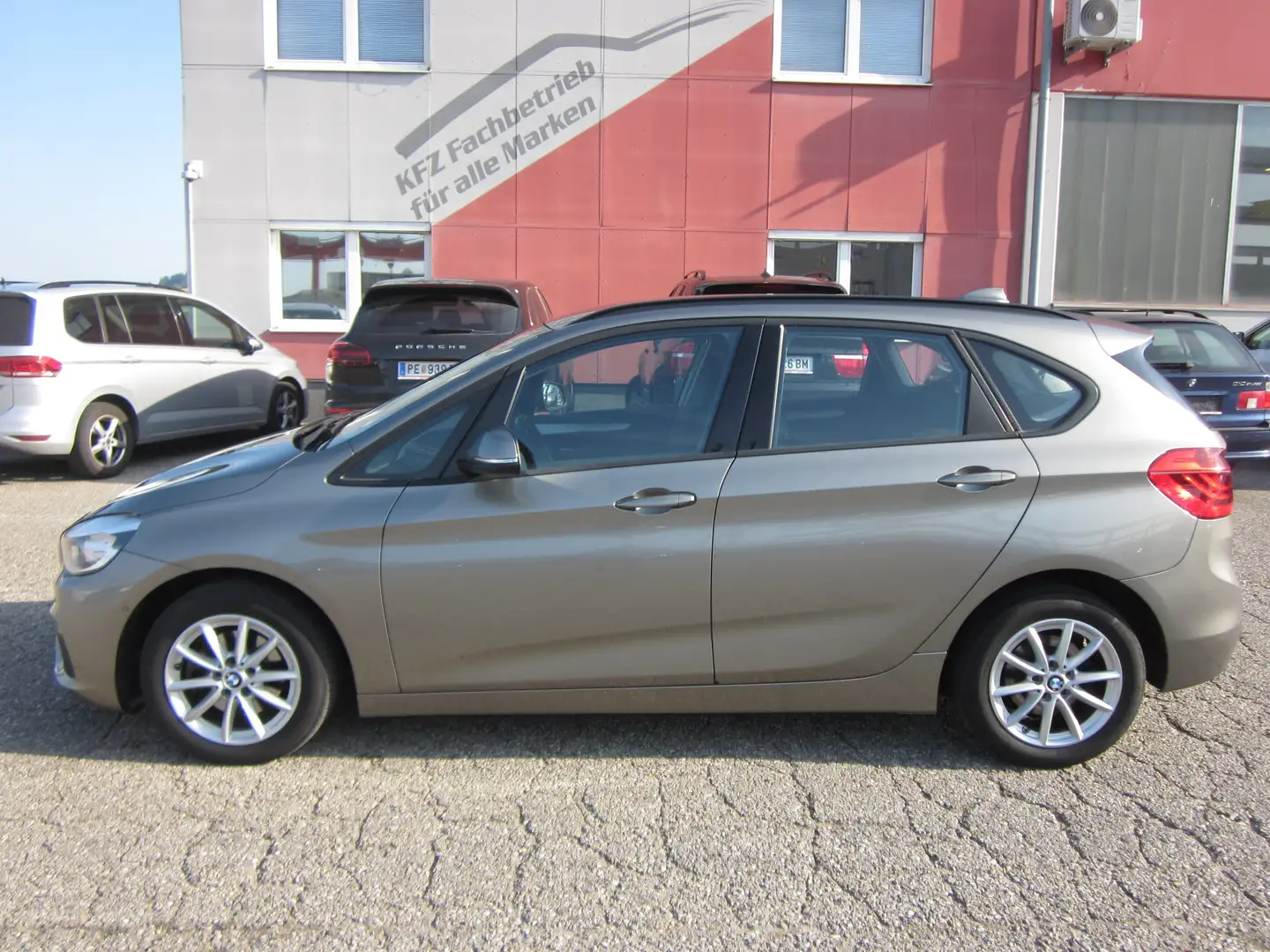 BMW 216 216d Active Tourer Advantage Grau - 2
