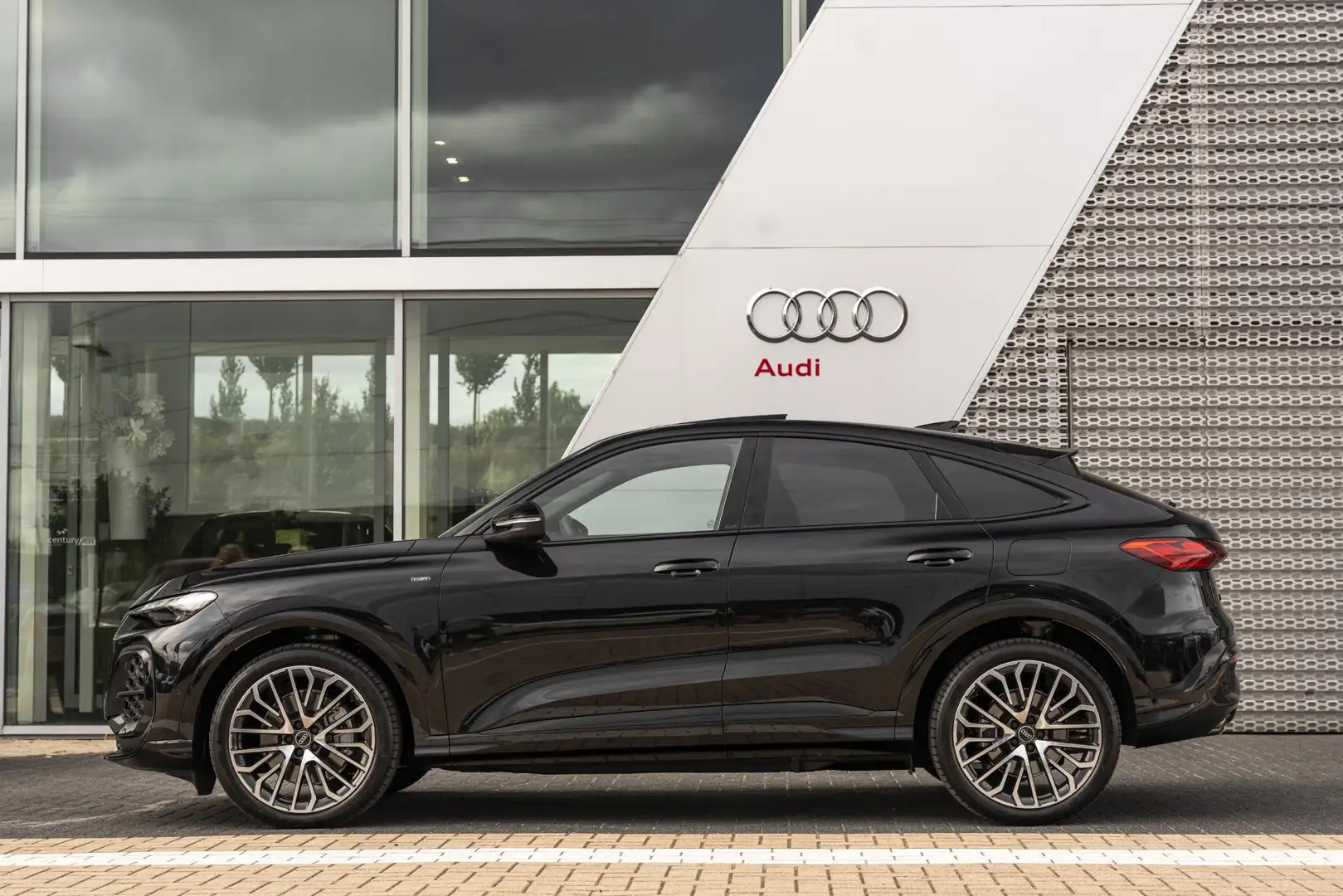 Audi Q5 Sportback 2.0 TFSI e-hybrid quattro S edition | Lu Noir - 2