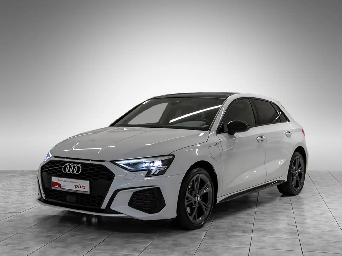Audi A3 Sportback 40 TFSI e S line LED Pano virtCo B&O Weiß - 2