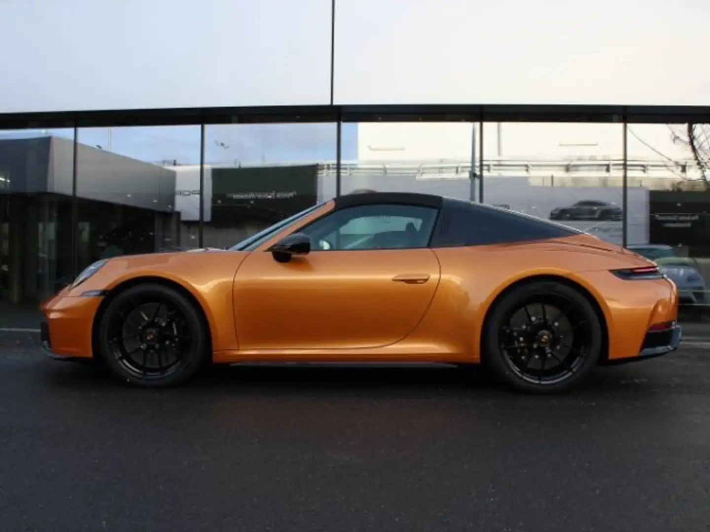 Porsche 992 -2 (911) Targa 4 GTS Oro - 2
