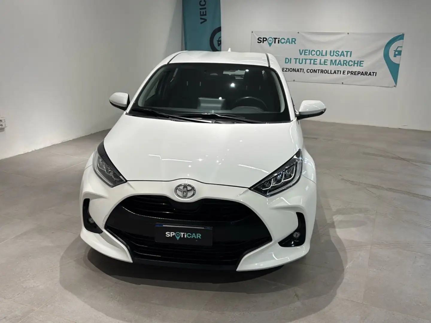 Toyota Yaris Yaris 1.0 5 porte Weiß - 2