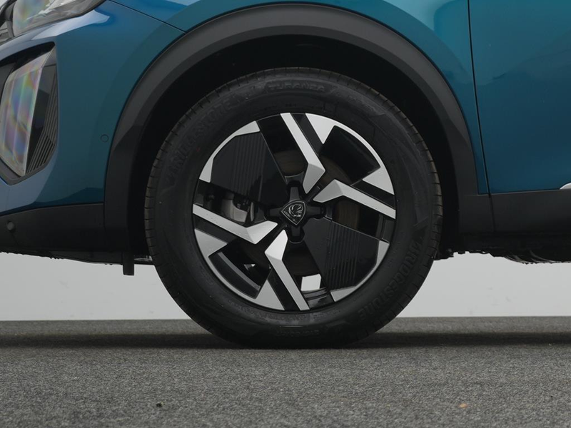 Peugeot 2008 ALLURE HYBRID 145 e-DSC6 — photo 9