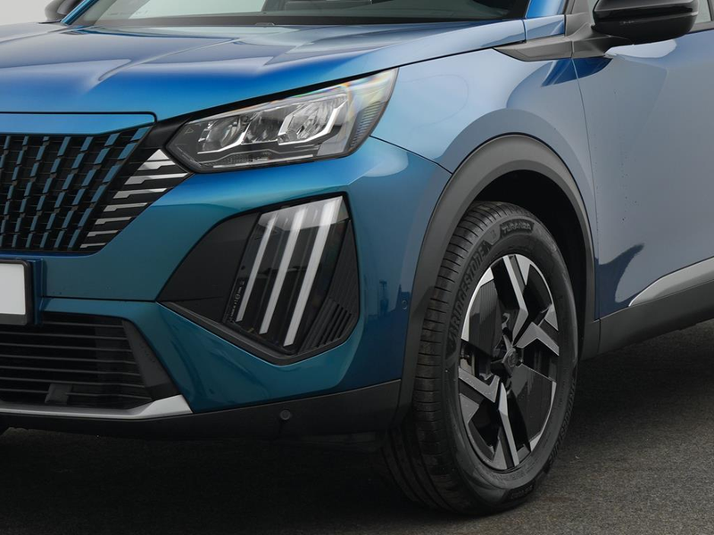 Peugeot 2008 ALLURE HYBRID 145 e-DSC6 — photo 10
