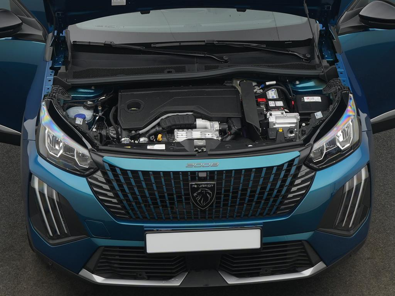 Peugeot 2008 ALLURE HYBRID 145 e-DSC6 — photo 7