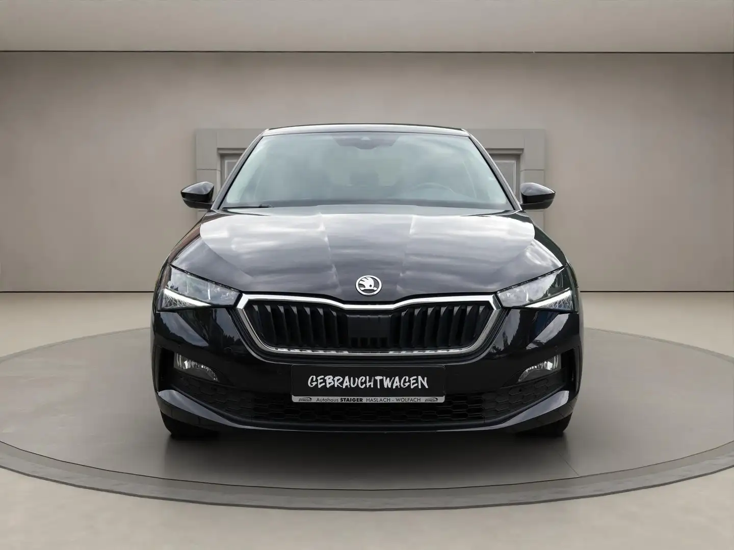 Skoda Scala 1.0 TSI Clever+Kamera+LED+SHZ+AppleCarPlay Zwart - 2