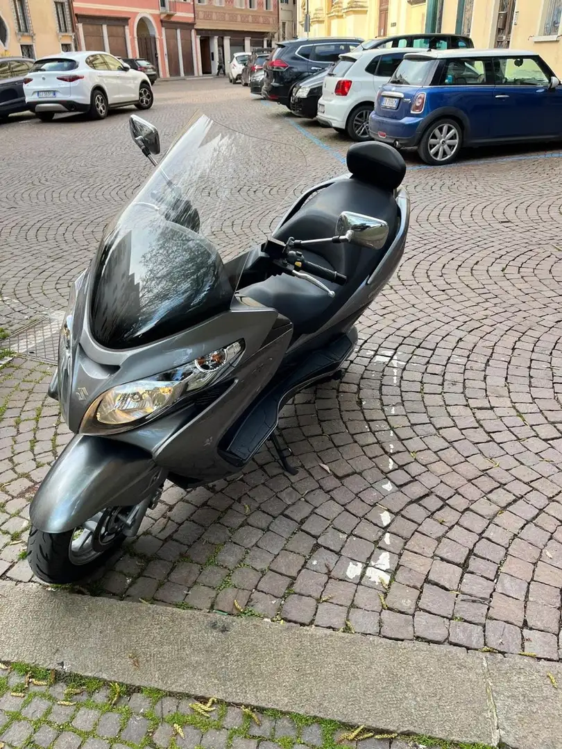 Suzuki Burgman 400 Šedá - 2