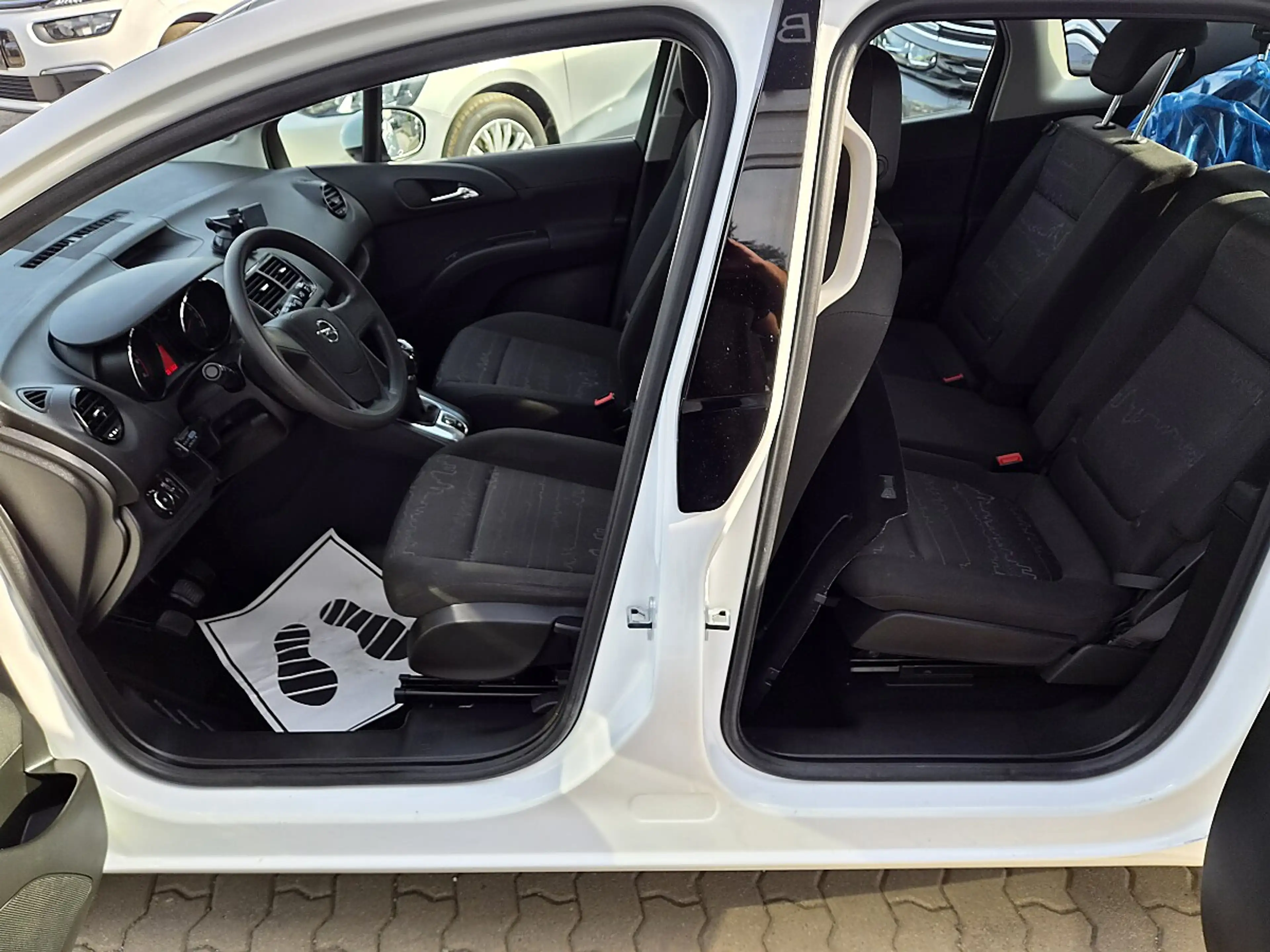 Opel Meriva B 1.6 CDTI ECOTEC Cool &Sound — photo 7