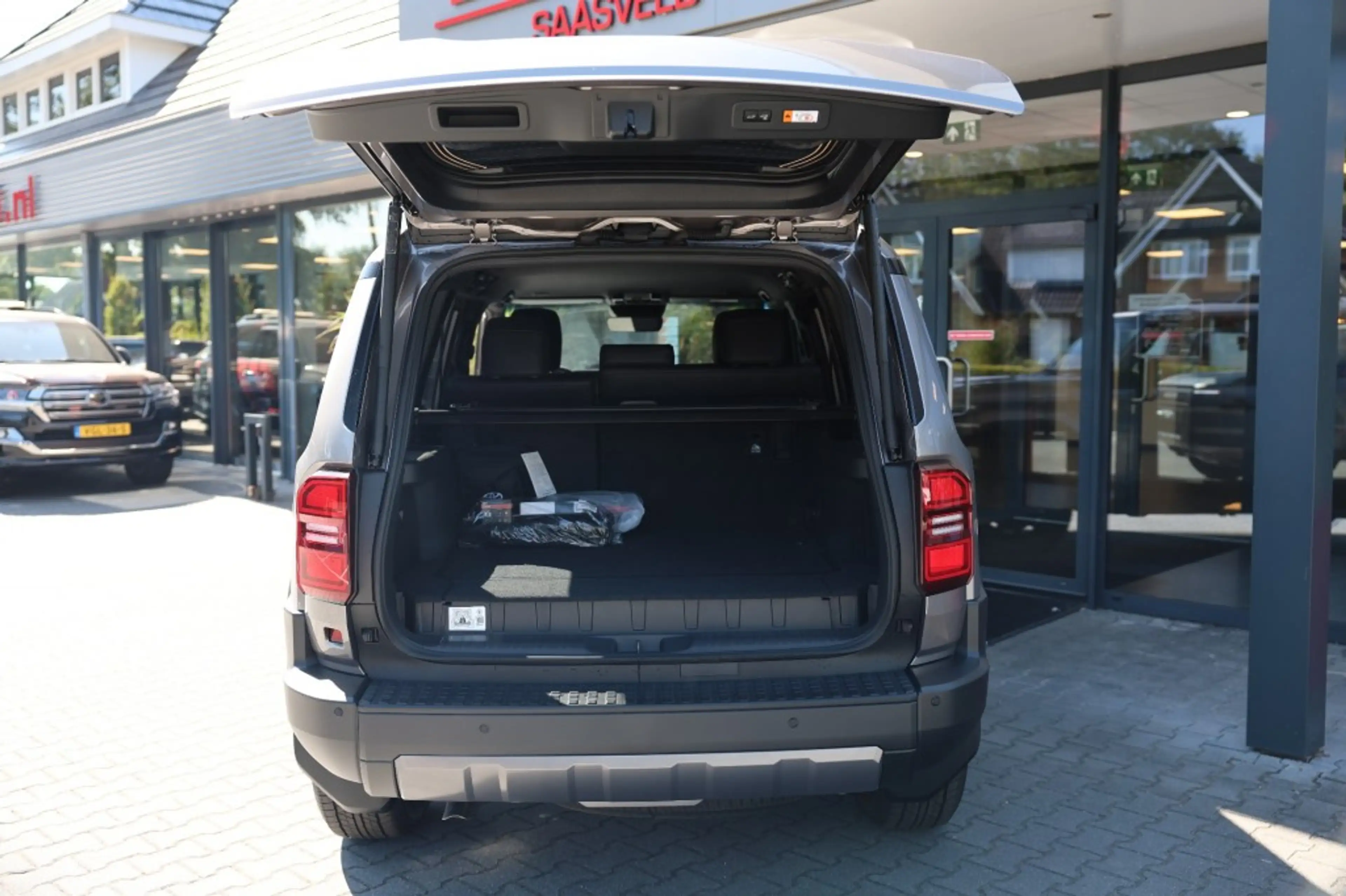 Toyota Land Cruiser 2.8 D-4D 5DRS MILD HYBRIDE EXECUTIVE  A/T VAN — photo 7