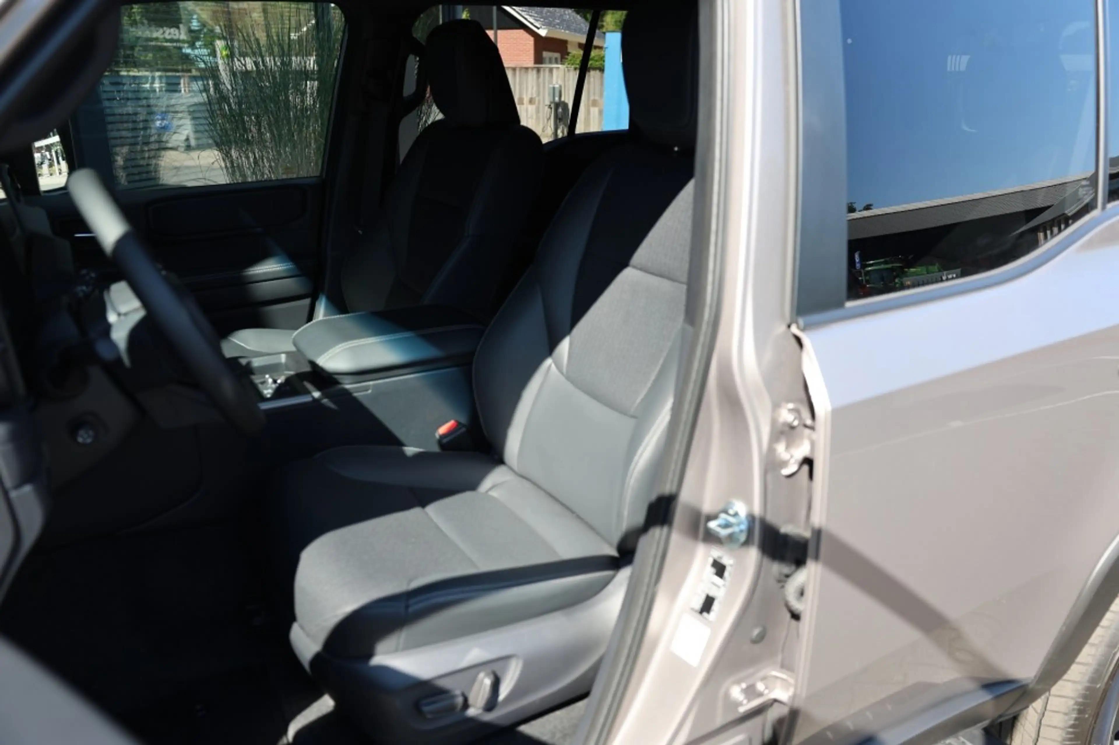 Toyota Land Cruiser 2.8 D-4D 5DRS MILD HYBRIDE EXECUTIVE  A/T VAN — photo 9