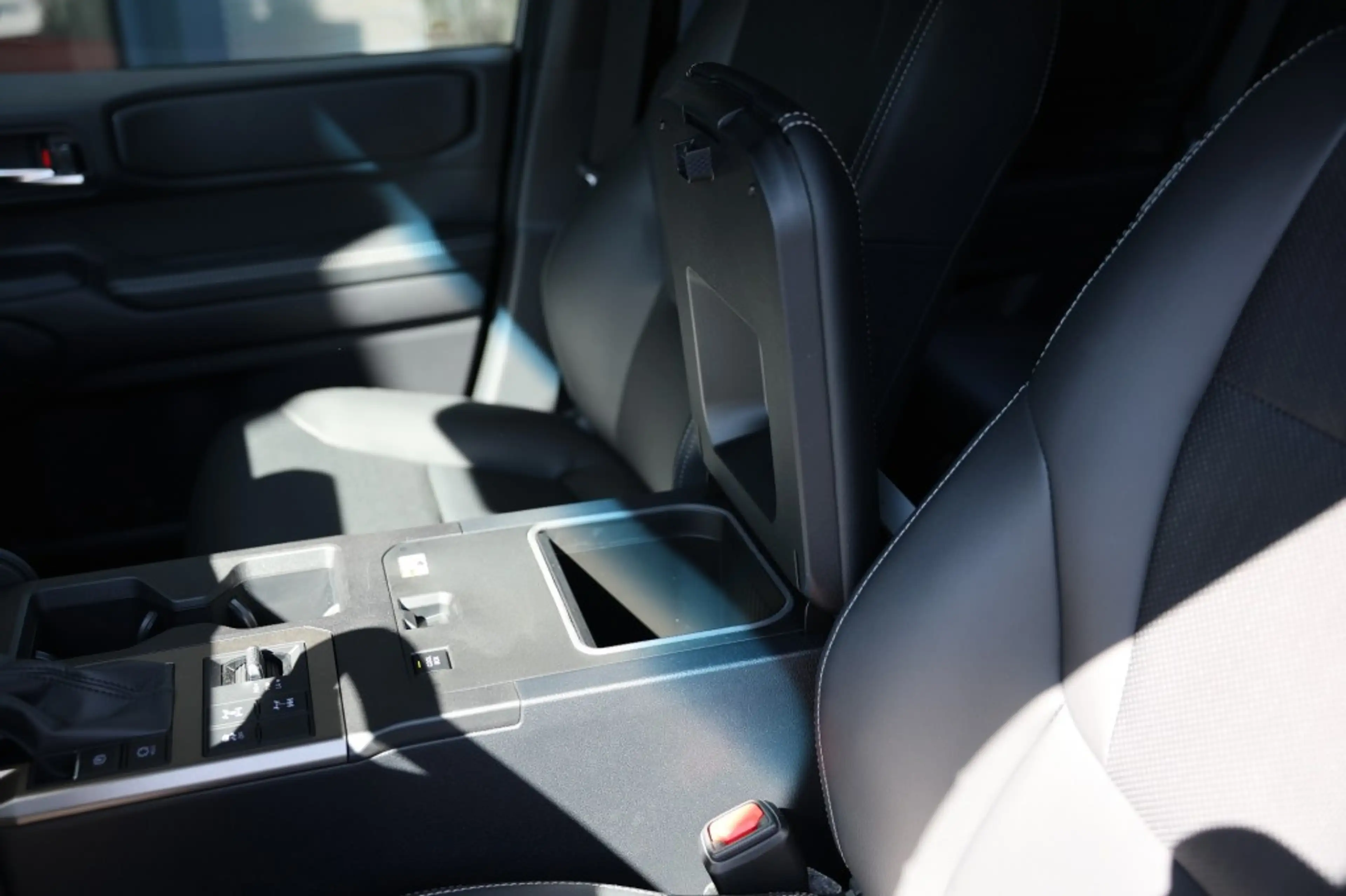 Toyota Land Cruiser 2.8 D-4D 5DRS MILD HYBRIDE EXECUTIVE  A/T VAN — photo 25