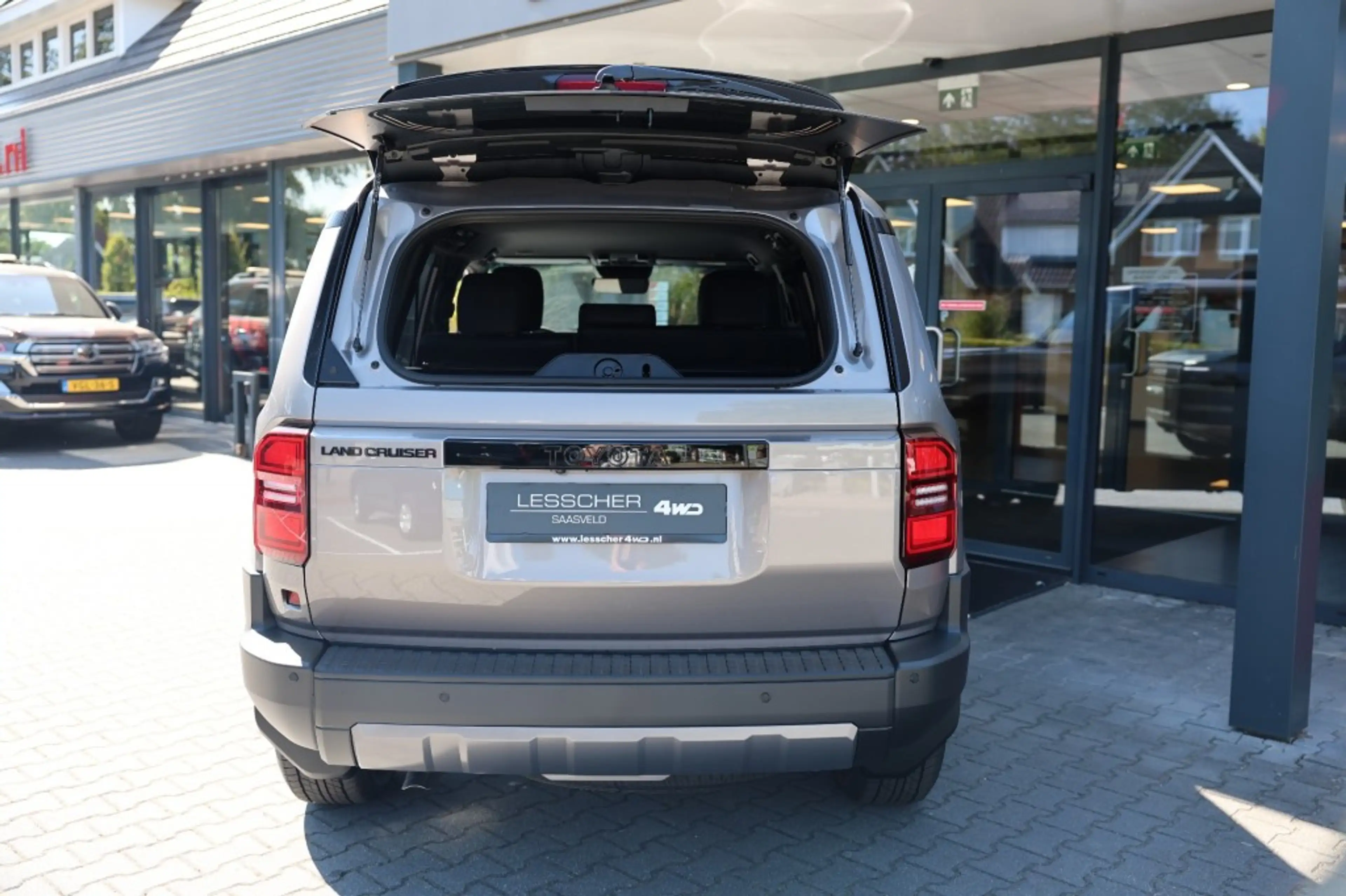 Toyota Land Cruiser 2.8 D-4D 5DRS MILD HYBRIDE EXECUTIVE  A/T VAN — photo 6