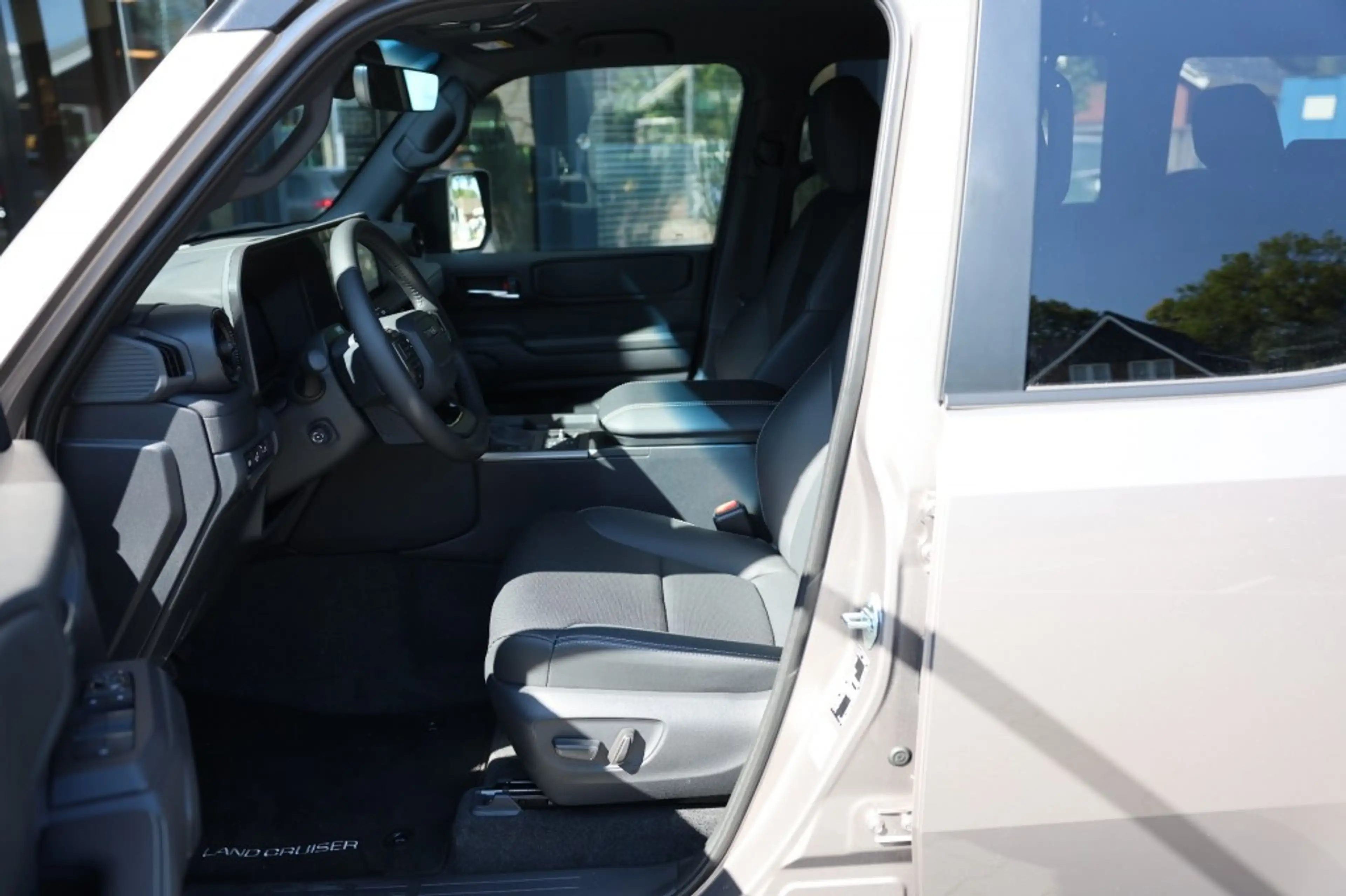 Toyota Land Cruiser 2.8 D-4D 5DRS MILD HYBRIDE EXECUTIVE  A/T VAN — photo 10