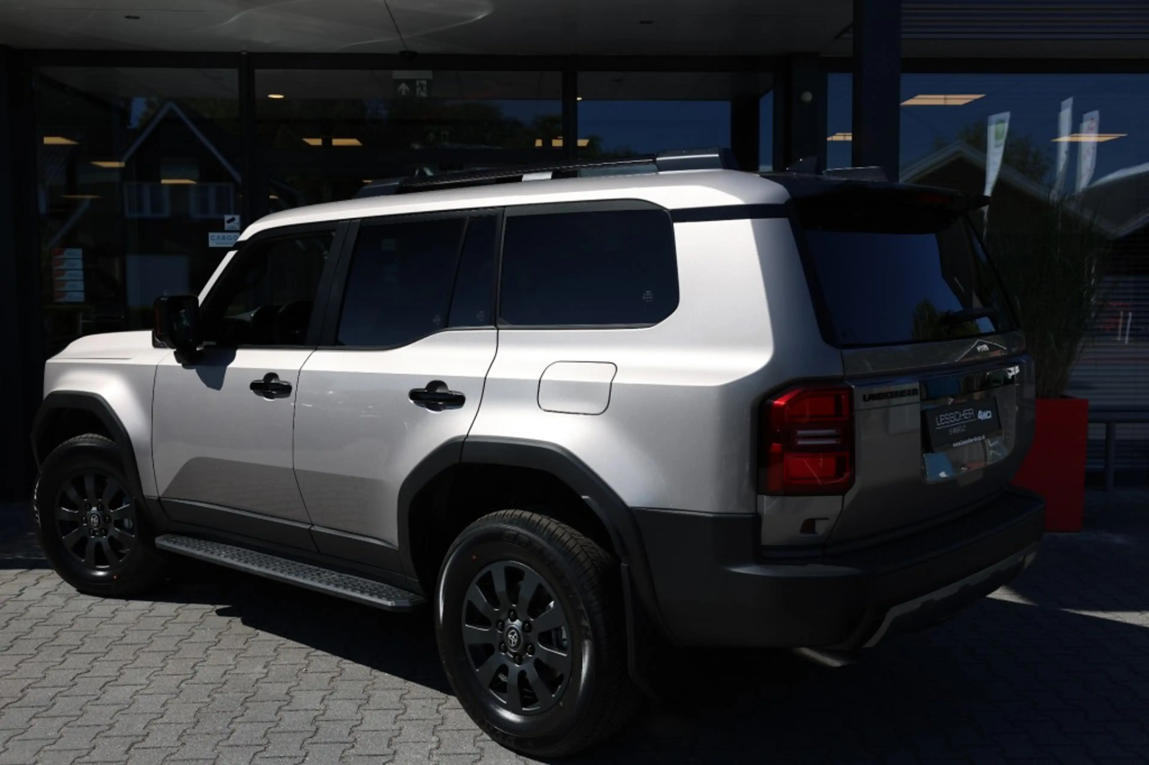 Toyota Land Cruiser 2.8 D-4D 5DRS MILD HYBRIDE EXECUTIVE  A/T VAN — photo 4