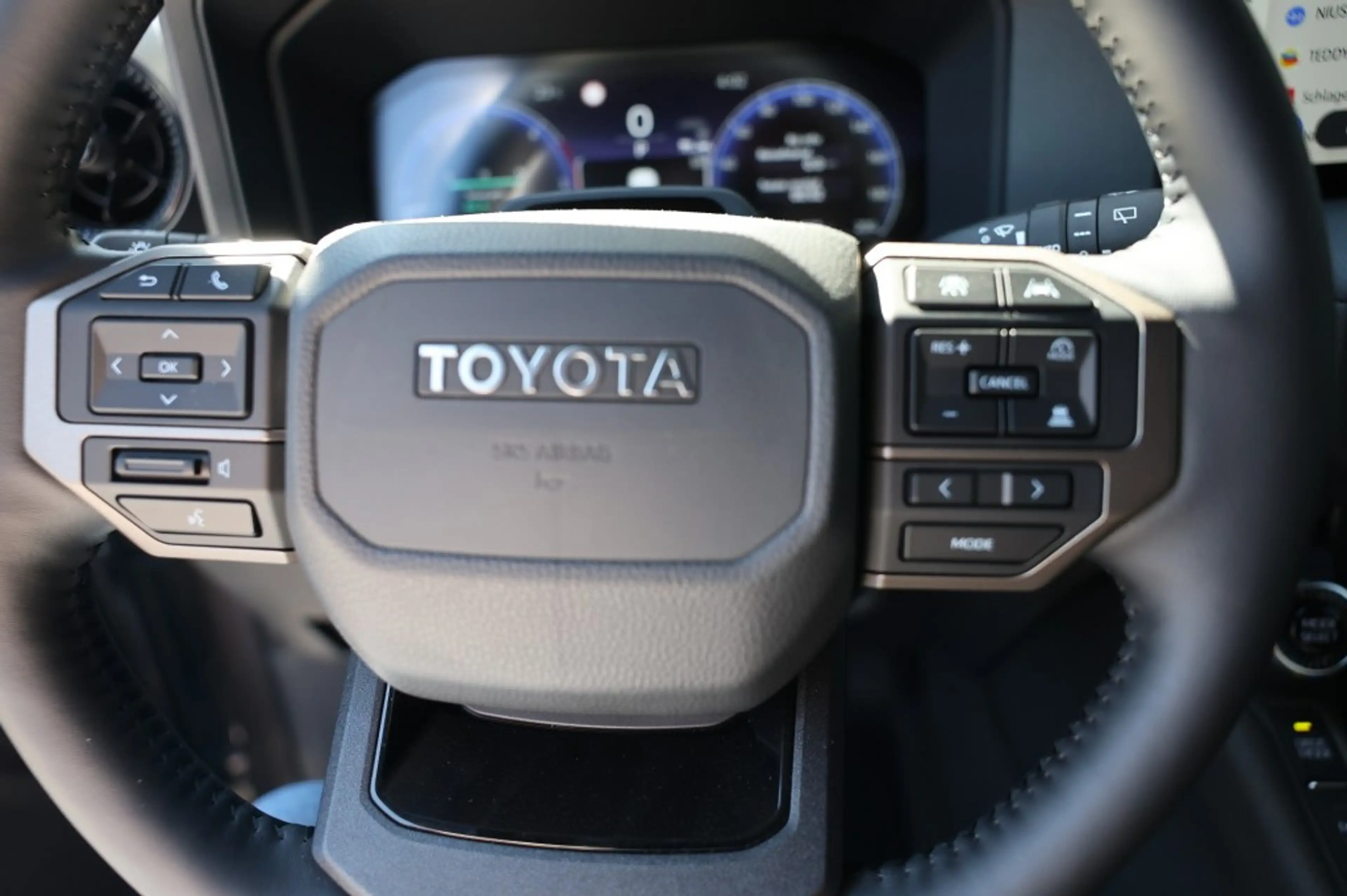 Toyota Land Cruiser 2.8 D-4D 5DRS MILD HYBRIDE EXECUTIVE  A/T VAN — photo 22