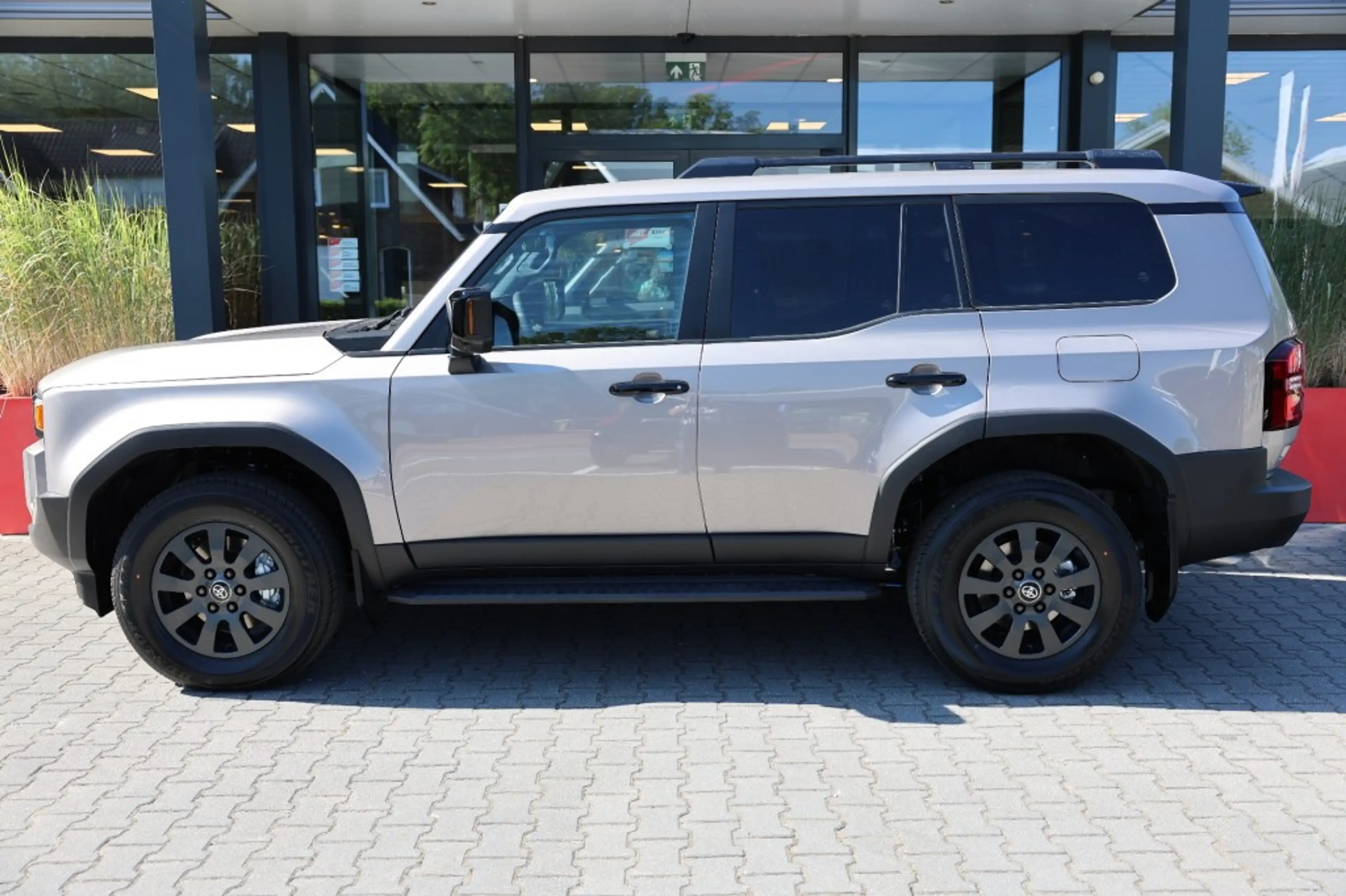 Toyota Land Cruiser 2.8 D-4D 5DRS MILD HYBRIDE EXECUTIVE  A/T VAN — photo 2