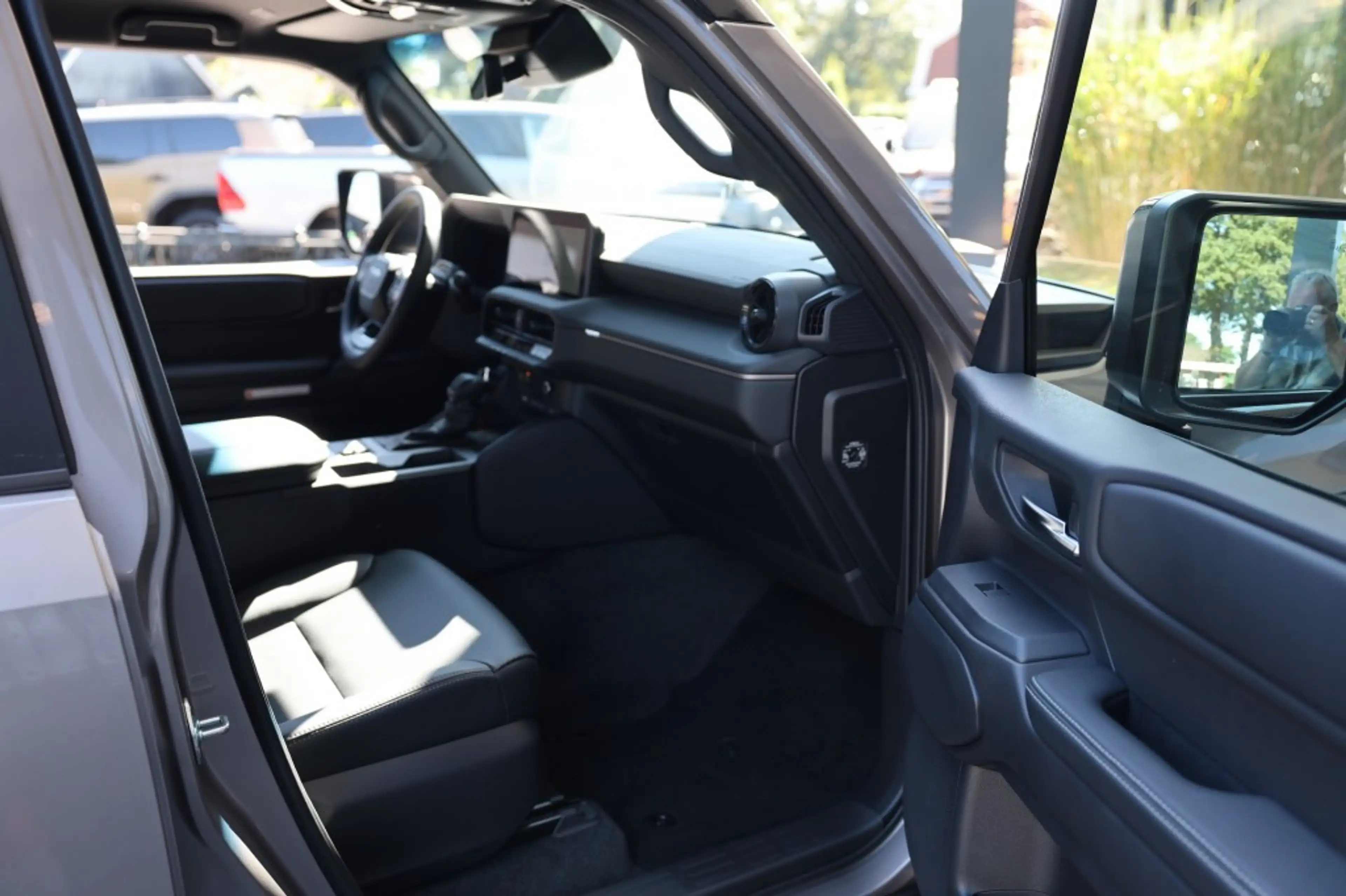 Toyota Land Cruiser 2.8 D-4D 5DRS MILD HYBRIDE EXECUTIVE  A/T VAN — photo 27