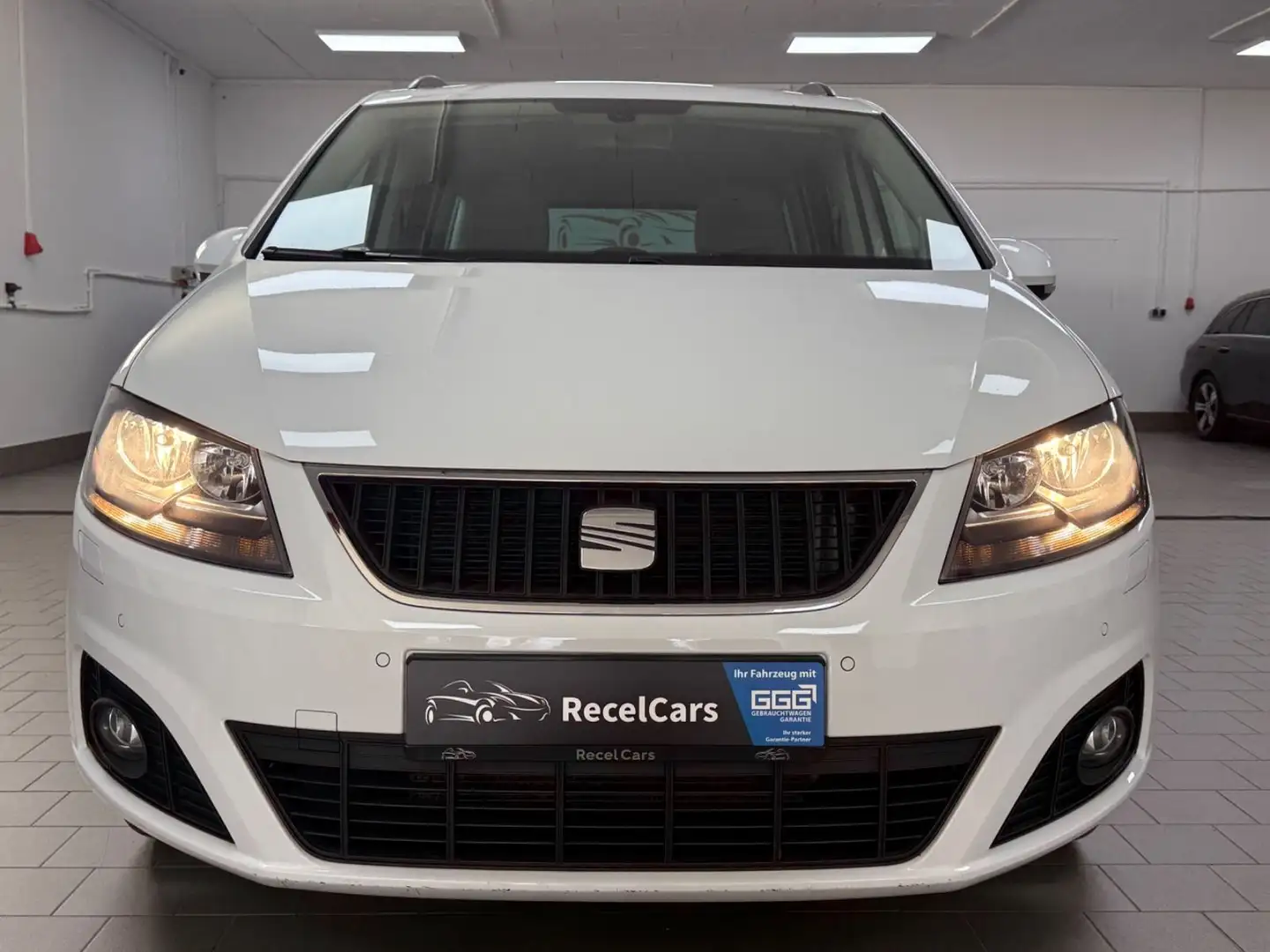 SEAT Alhambra 2.0 TDI Alhambra Style*DSG*RFK*7-SITZE*SHZ*PDC* Weiß - 2