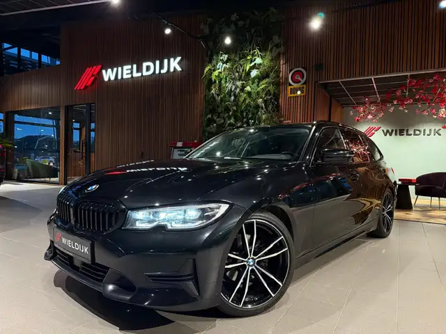 BMW 320 3-serie Touring 320d High Executive Pano schuif tr