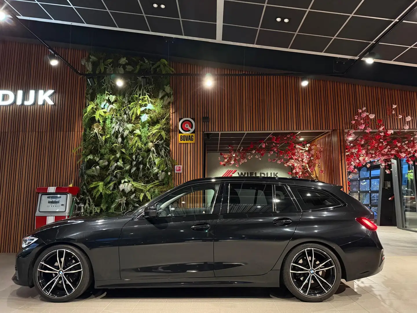 BMW 320 3-serie Touring 320d High Executive Pano schuif tr Zwart - 2