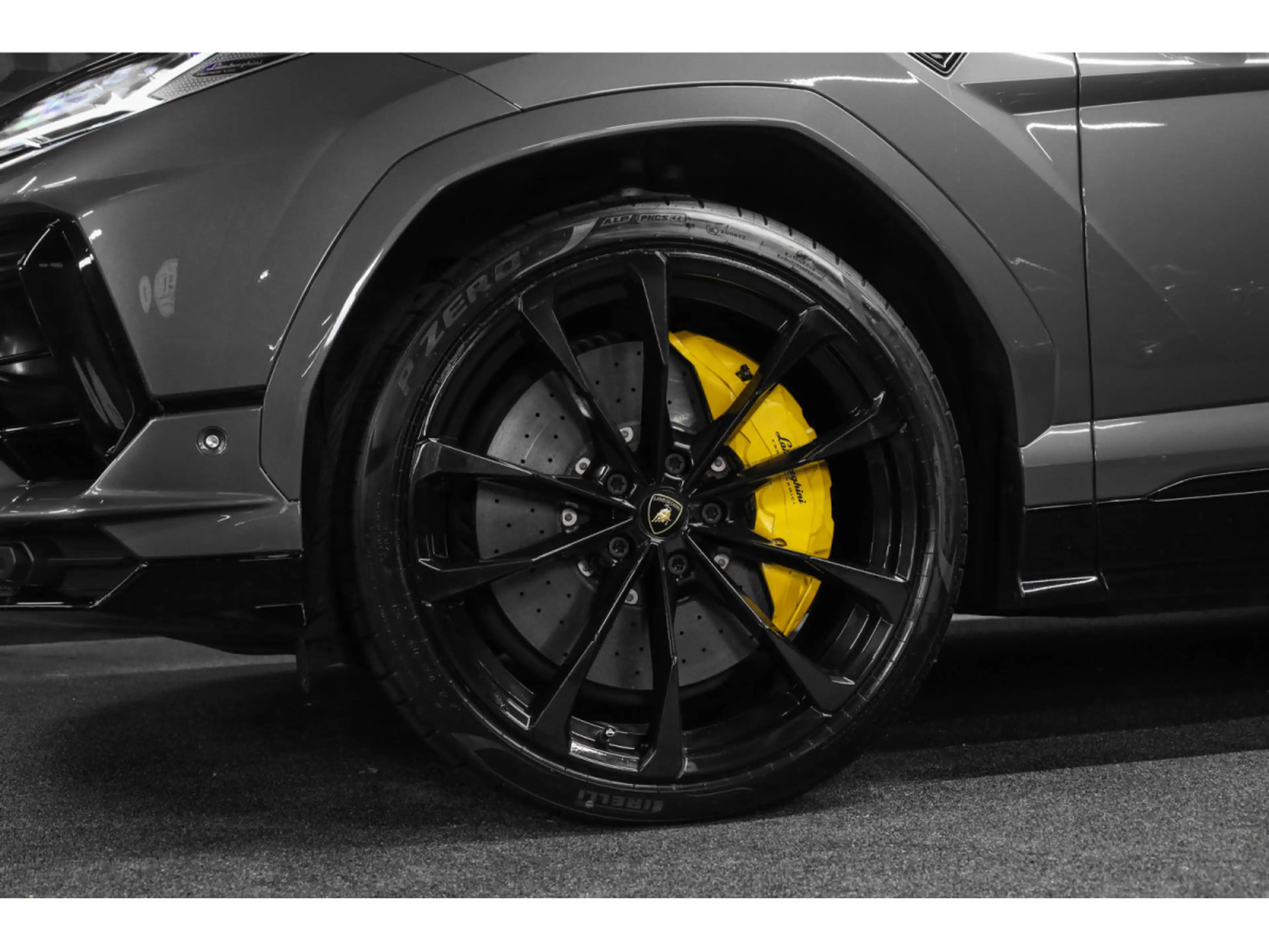 Lamborghini Urus S V8 - AKRAPOVIC — photo 13