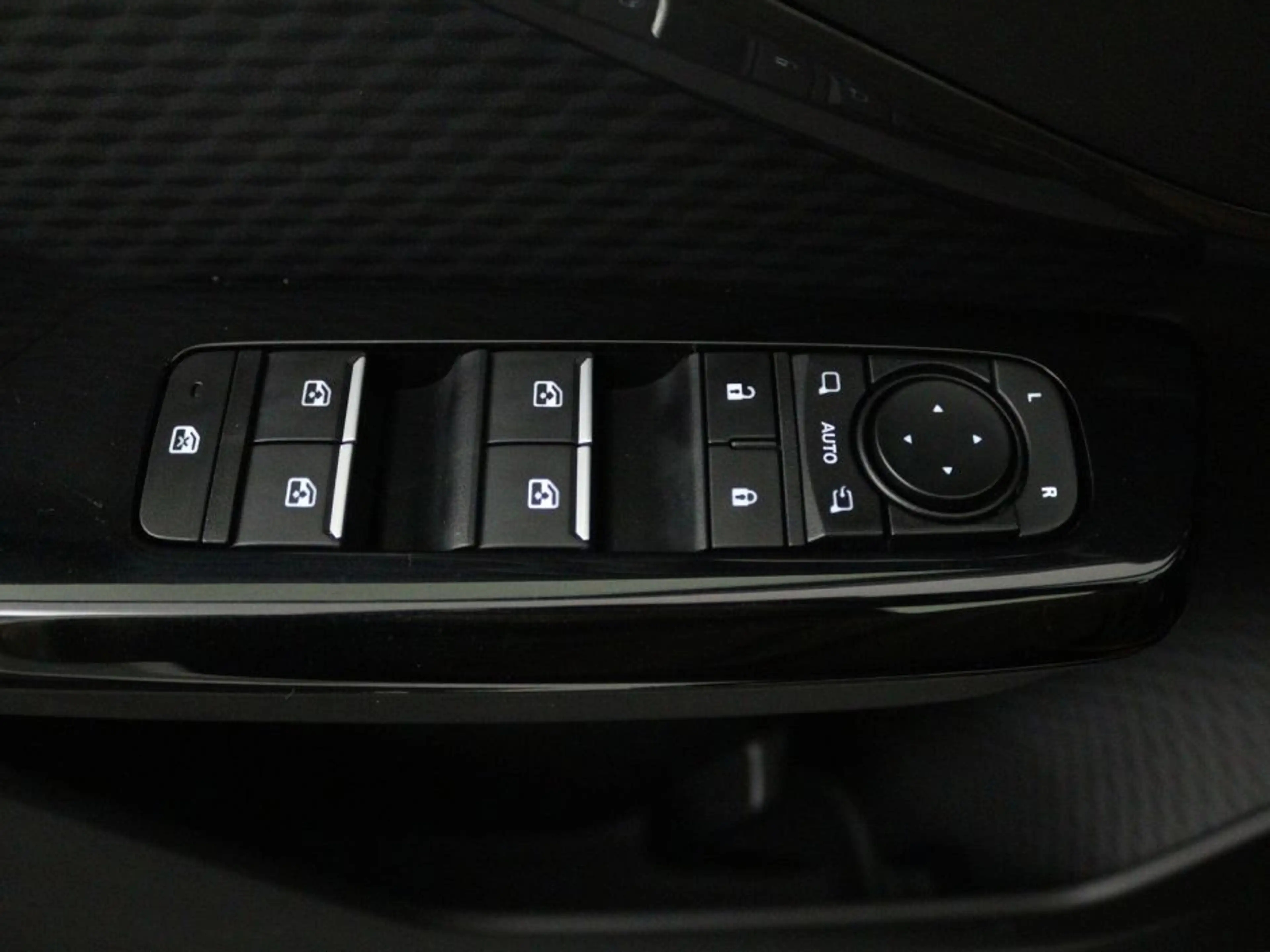Toyota Urban Cruiser Executive 61 kWh — photo 4