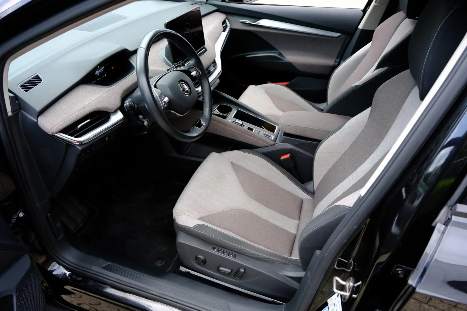 Skoda Enyaq iV 60 First Edition Aut. 1e Eig |Cam|Apple CarPlay Zwart - 2