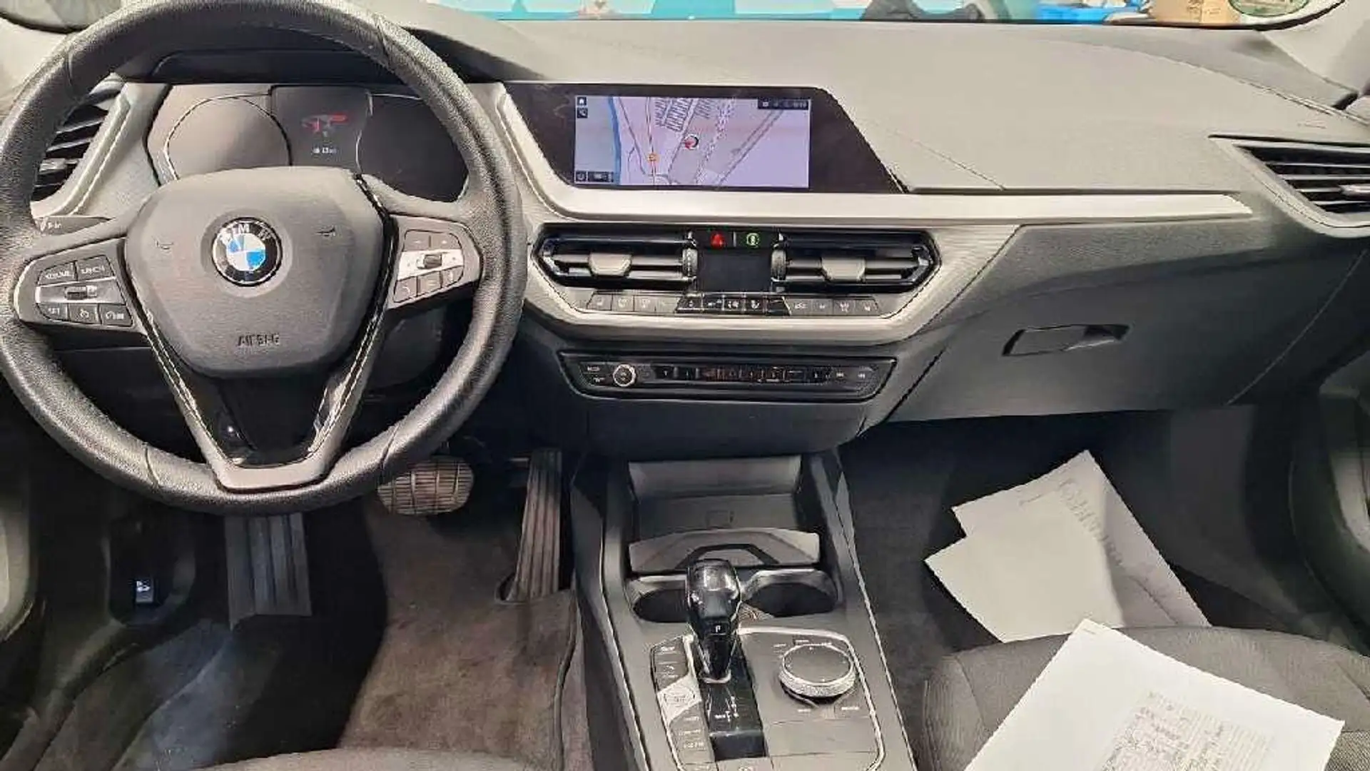 BMW 116 d Automatik Business Navi LED PDC Sitzheiz. Schwarz - 2