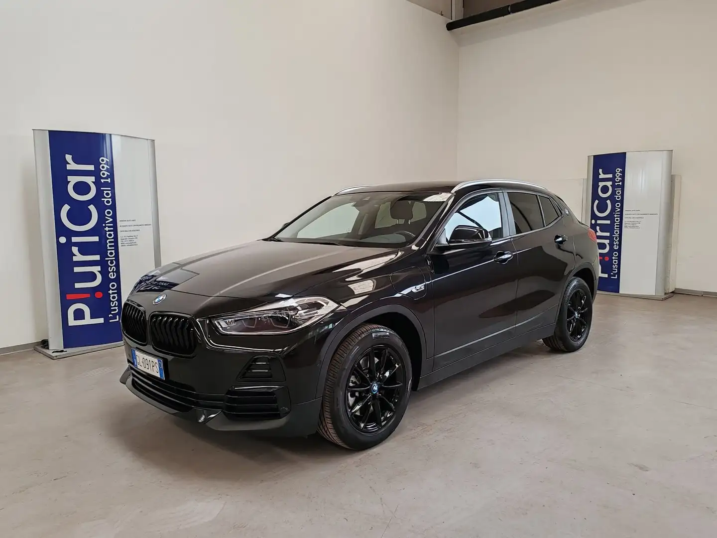 BMW X2 xDrive25e Business-X 220cv auto Fari LED Sensori Nero - 1