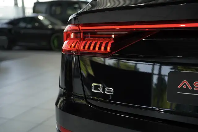 Audi Q8 view 13