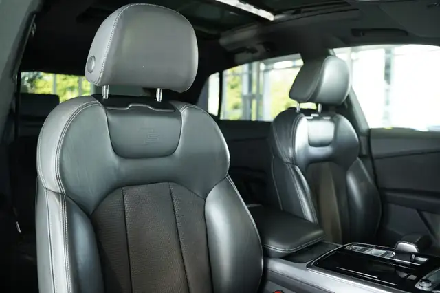 Audi Q8 view 20