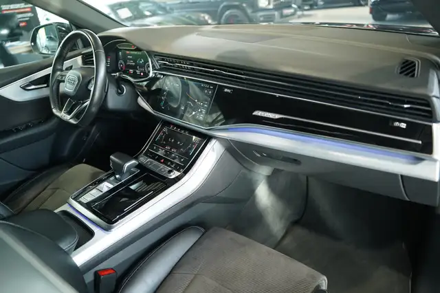 Audi Q8 view 18